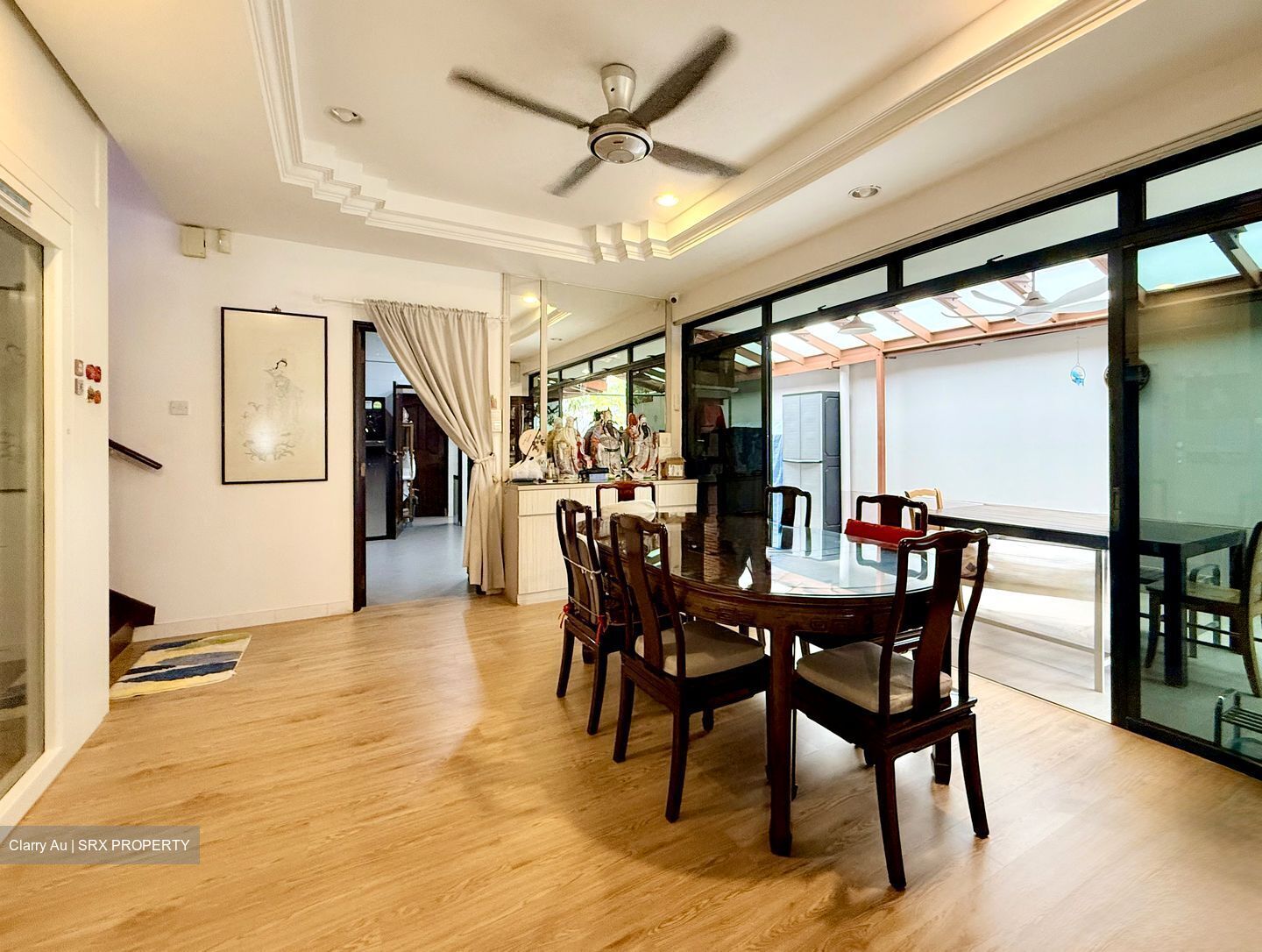 Phillips Avenue (D19), Terrace #577090751